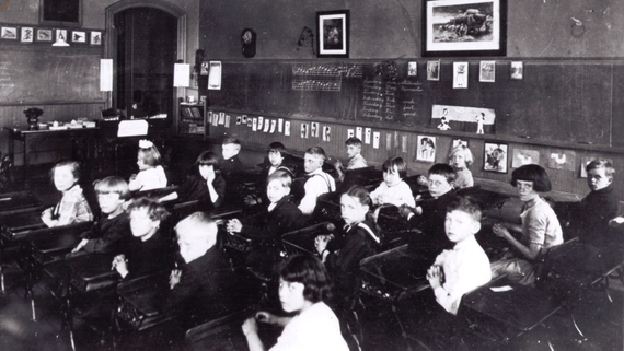 Classroom with students from Lincoln School 1923